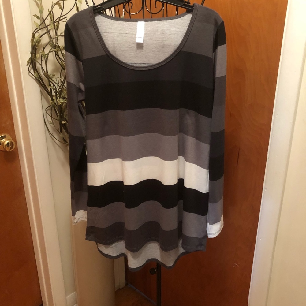 LuLaRoe lynnae top